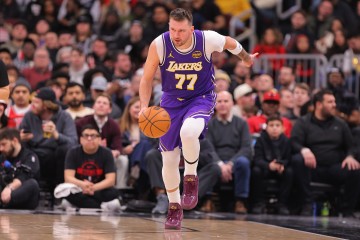 百家乐游戏-别有大碍！东契奇次节左腿筋不适回更衣室 半场10中3&amp;5失误