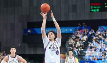 技巧-轰21+15又砍27+11！争议内线打成北控第一核心，闵鹿蕾没看错人